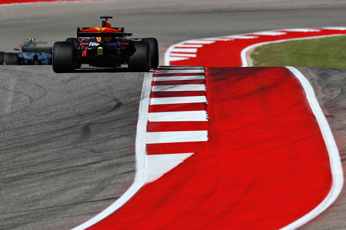 爱游戏-雷诺车队轻取红牛二队，汉密尔顿惊艳四座